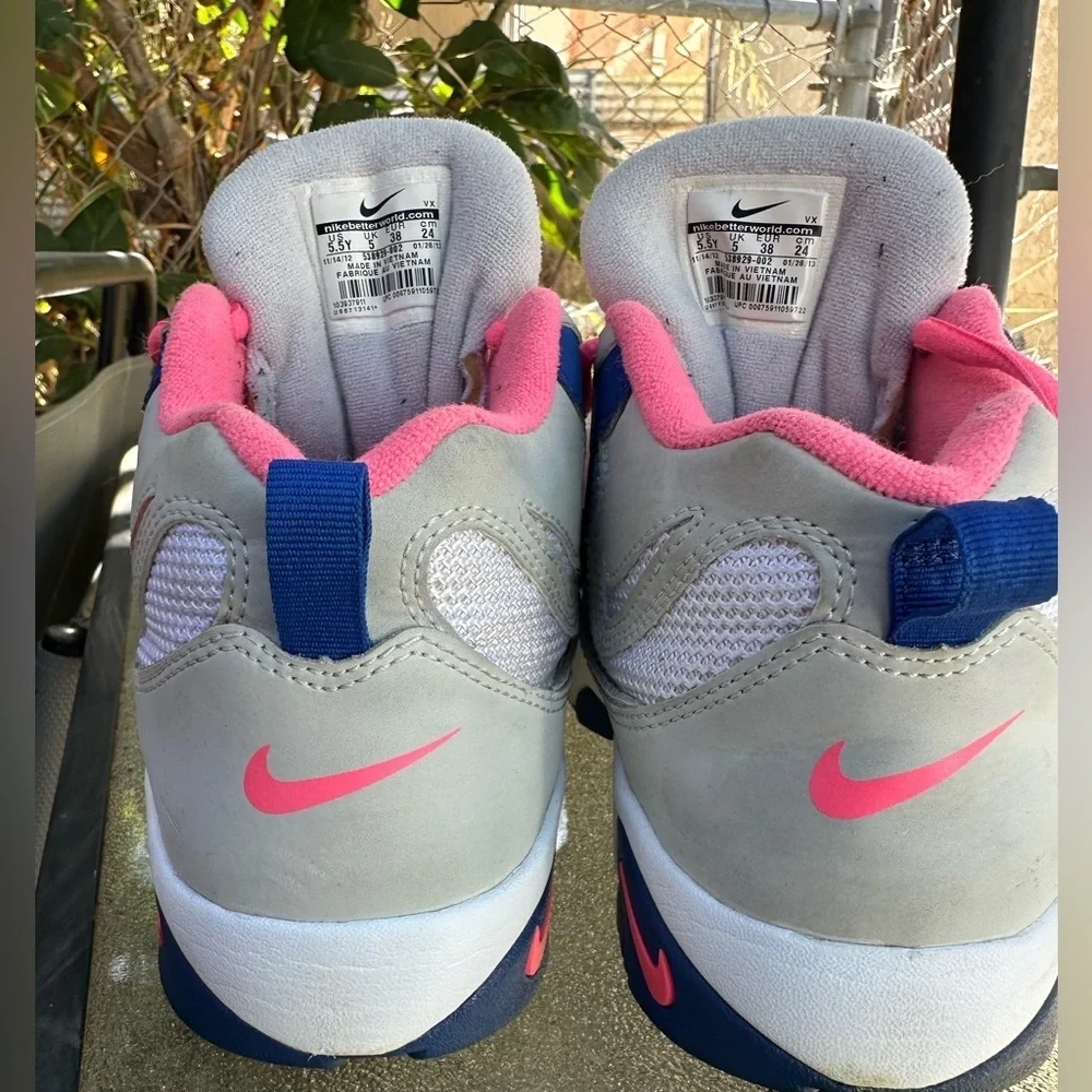 Nike Air‎ Speed Turf GS Kids Sneakers - Gray, Pink, and Blue Size 5.5